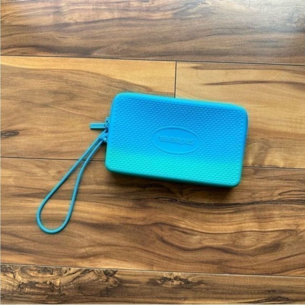 Havaianas jelly wristlet wallet